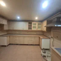کابینت اشپزخانه تمیز ودر حد با در کمد دیواری