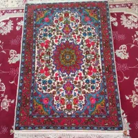 یک تخته فرش دستباف