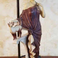 آباژور رو میزی کلاسیک با مجسمه زن|چراغ خواب و آباژور|ارومیه, |دیوار