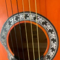 گیتار خوش صدا درحد نو با همراه کاور