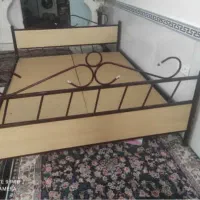 تخت دو نفره ی فلزی و چوب|تخت و سرویس خواب|کرج, حصارک بالا|دیوار