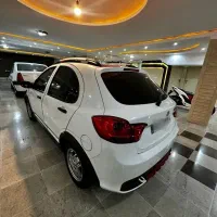 کوئیک R سفید قرمز 1400|خودرو سواری و وانت|تهران, درختی|دیوار