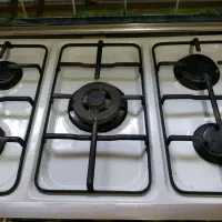 گاز فر گاز پنج شعله کارکرده ولی تمیز.