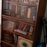 کتابخانه چوبی شیشه