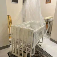 تخت نوزاد کنار مادر  دارای گهواره و پشه بند|تخت و صندلی بچه|فردیس, فردیس|دیوار