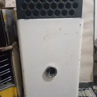 مقداری وسایل خانه به فروش میرسد