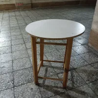 میز چوبی گرد