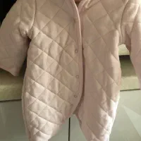 سرهمی بهاره نوزادی از دبی اوردن با دستکش و کلاه