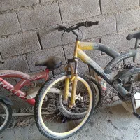 در و پنچره و دوچرخه|دوچرخه، اسکیت، اسکوتر|اهرم, |دیوار