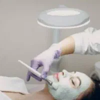 فیشال تخصصی در کلینیک پوست و زیبایی