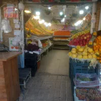 نیازمند بساط زن میوه