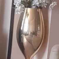 گلدان و گل مصنوعی
