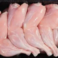 استخدام نیروی خانم برای خردکردن و بسته‌بندی مرغ