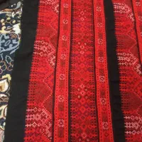 زنچگ چوکی تمام چوک|لباس|سرخه, |دیوار