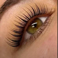 اموزش و خدمات تخصصی لیفت و لمینیت مژه و ابرو