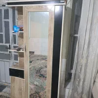 جاکفشی کمدی نو درب پایین یه کم شکستگی داره