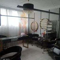 اجاره میز ناخن و صندلی در آرایشگاه