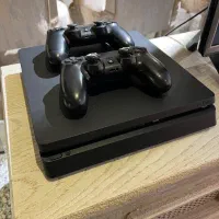 ps4 در حد ۲ دسته اورجینال کم کار و کیف حمل