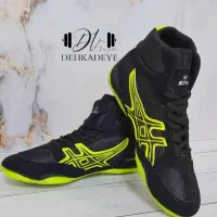 تعدادی کفش کشتی. فوتبالی. فوتسالی. زمستانی