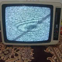 تلویزیون سیاه سفید قدیمی بزرگ