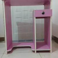 میز تحریر و کامپیوتر