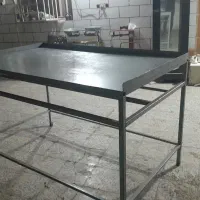 میز کار آهنی