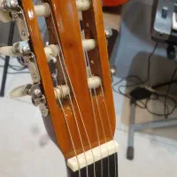 فروش فوری گیتار طرح  یاماها کیفیت  عالی  و خوش صدا