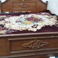 تخت چوبی دونفره با رنگ قهوه ای