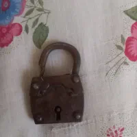 قفل قدیمی حداقل ۱۰۰ سال قدمت