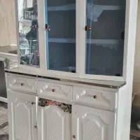 کمدفلزی‌وشیشه‌ای