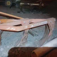 یک عدد گاوحین و یک عدد تریلی