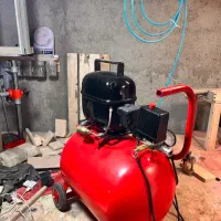 پمپ باد ۴۰ لیتری بسیار سالم