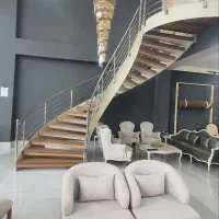 پله فلزی گرد و مدرن