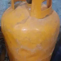 دوتا کپسول زرد با کپسول مشکی عوض میکنم