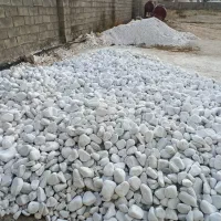 قلوه سنگ شن رنگی برای کف ویلا سنگ رودخانه ریگ بیس