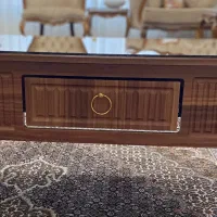 میز جلو مبلی در حد کاملا نو با شیشه رویش
