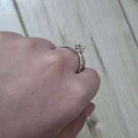 انگشتر نگین دار