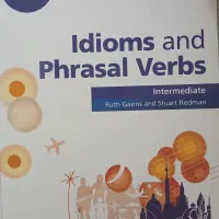کتاب زبان ایدیمز و فریزالidioms and phrasal verbs
