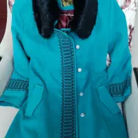 پالتوی رنگ سبز میایل به ابی|لباس|مراغه, |دیوار