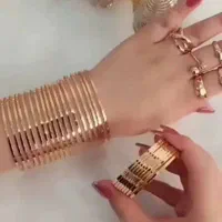 دو جفت گوشواره گم کردم