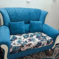 مبل راحتی هفت نفره بامیزعسلی تمیز و سالم