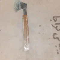 تبر دستساز وچکش خورده درکوره محکم وخوش دست