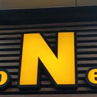 کمک آشپز و فروشنده