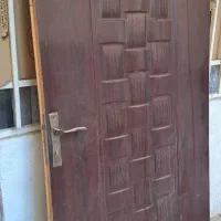 درب چوبی با دستگیره