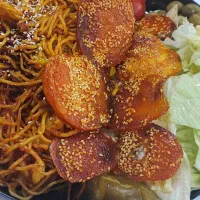 پرسنل کاری و فعال در کافه فیتنس رستوران