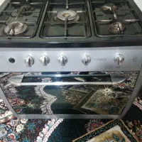 یک عدد اجاق گاز طرح فر