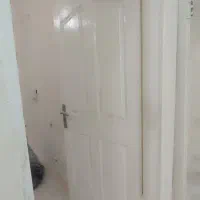 درب اتاق و سرویس بهداشتی