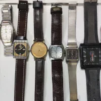 تعدادی ساعت نبضی و باطری خور قدیمی