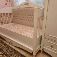 تخت کودک دارای دراور سه کشو تعویض پوشک و گارد
