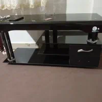 میززیرتلویزونی،شیشه ای